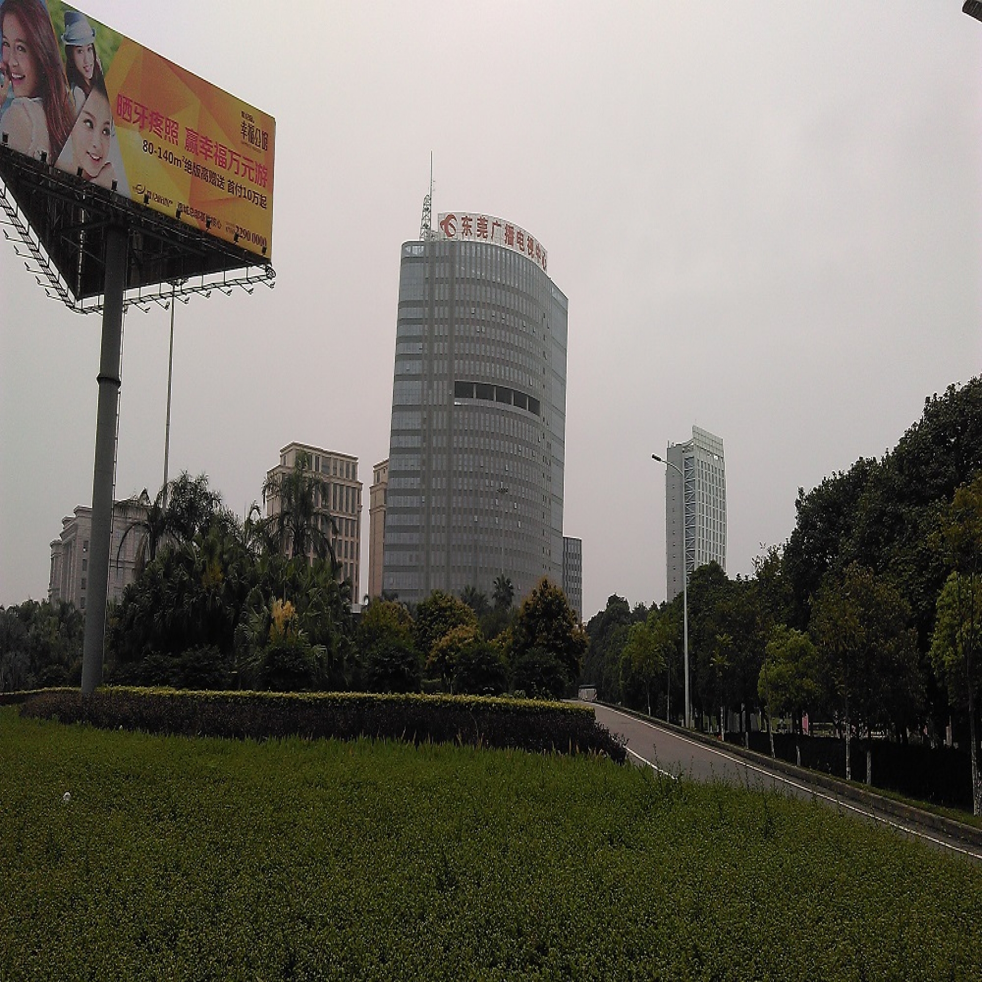 东莞广电数据中心（防静电地板4500平方）